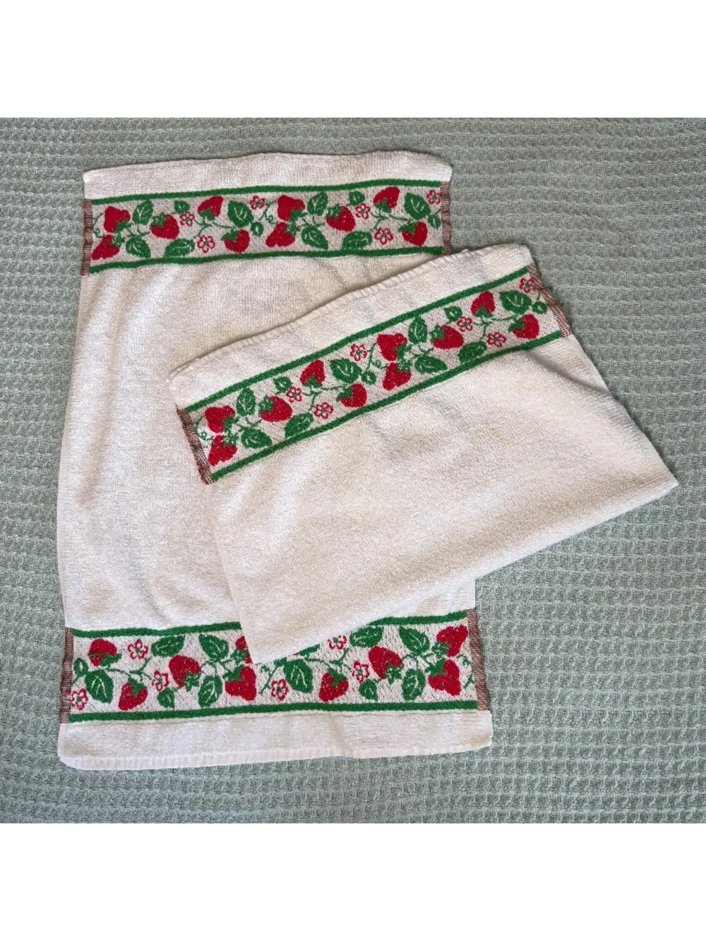 Vintage Cannon 2 Strawberry Vine Hand Kitchen Towels White Cottagecore Cottage